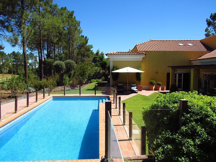 Maison normal T5+2 avec piscine dans un condominium fermé