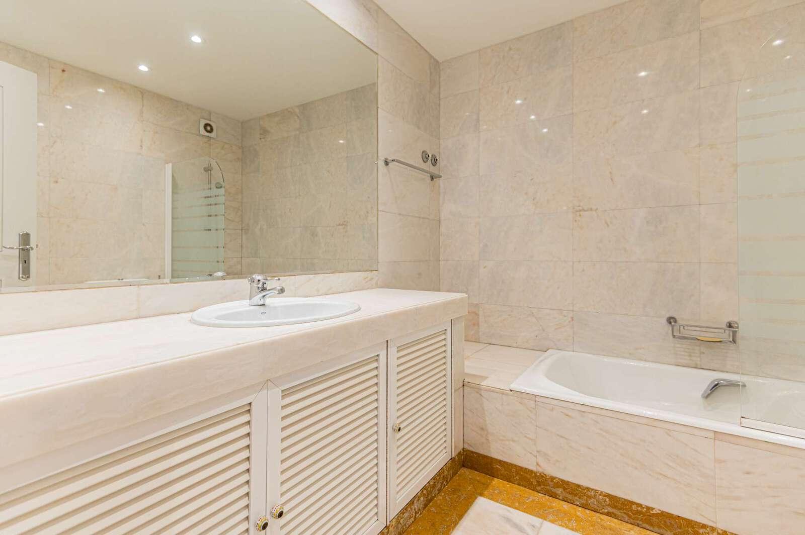 Apartamento T4 com piscina, São João do Estoril, Cascais - Imagem 23