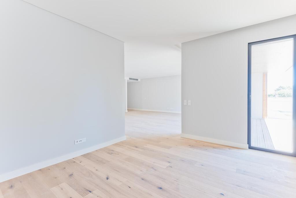 3 bedroom apartment with a swimming pool