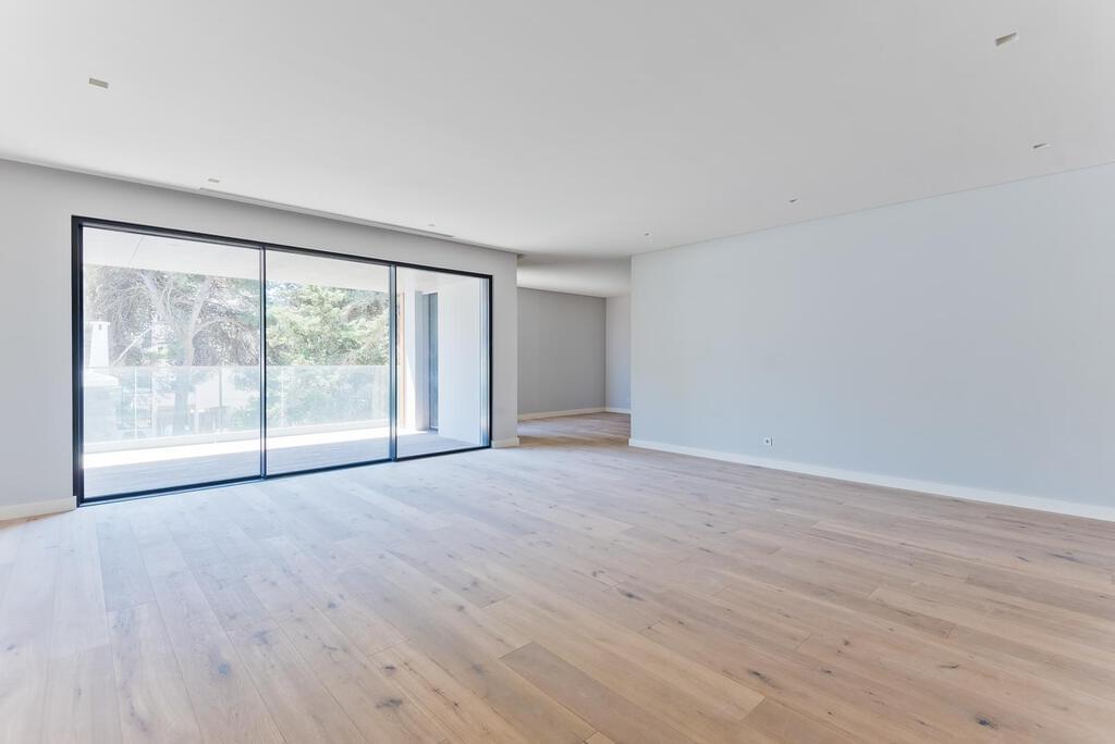 3 bedroom apartment with a swimming pool
