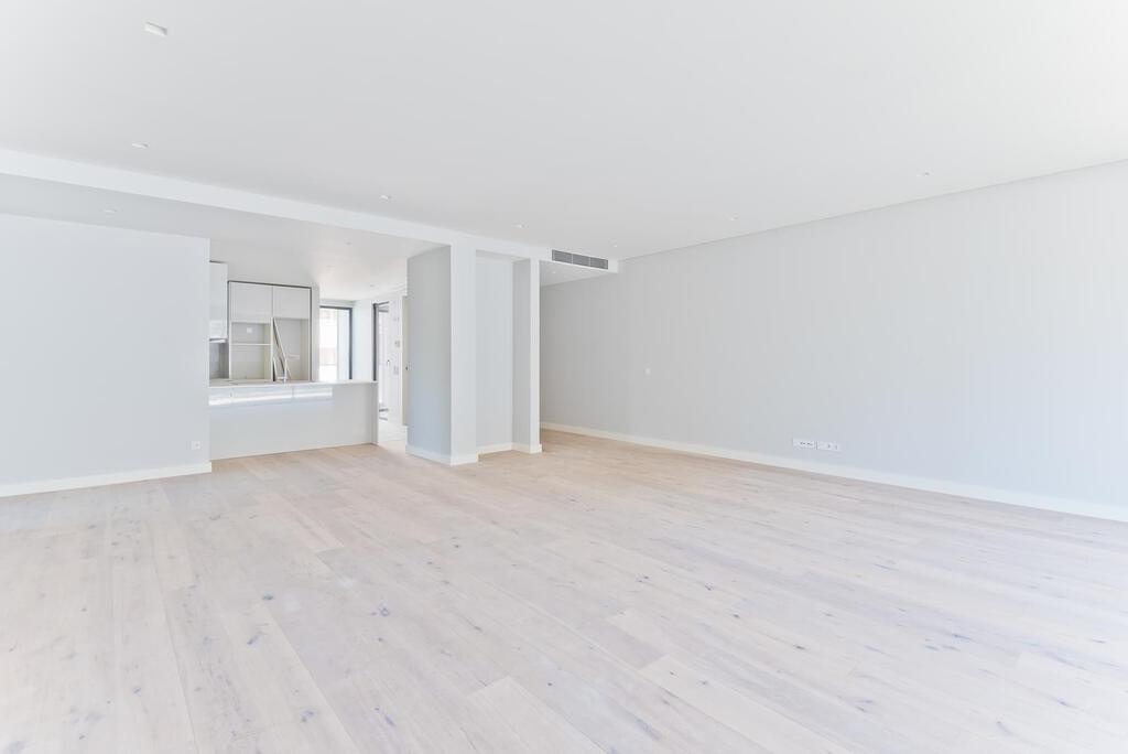 3 bedroom apartment with a swimming pool