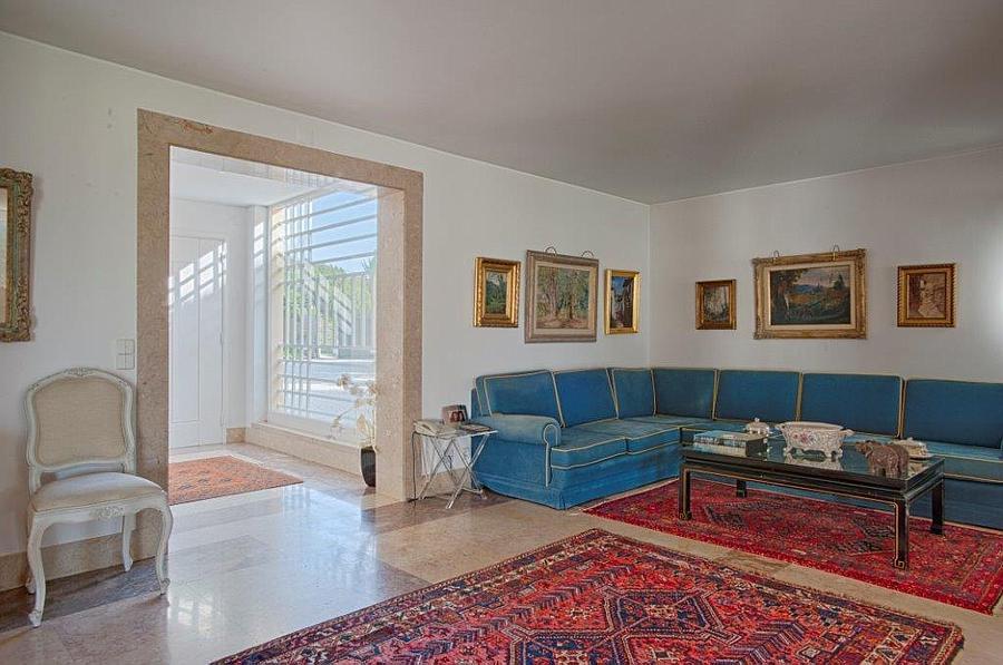 6 bedroom villa with a swimming pool