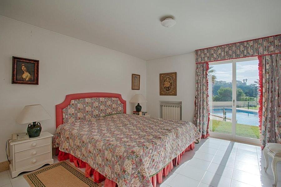 6 bedroom villa with a swimming pool