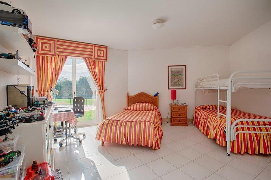 6 bedroom villa with a swimming pool