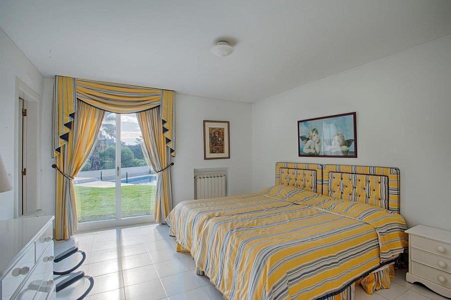 6 bedroom villa with a swimming pool