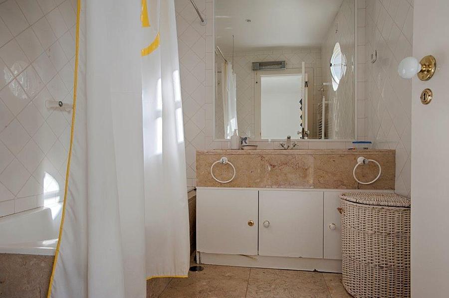 6 bedroom villa with a swimming pool