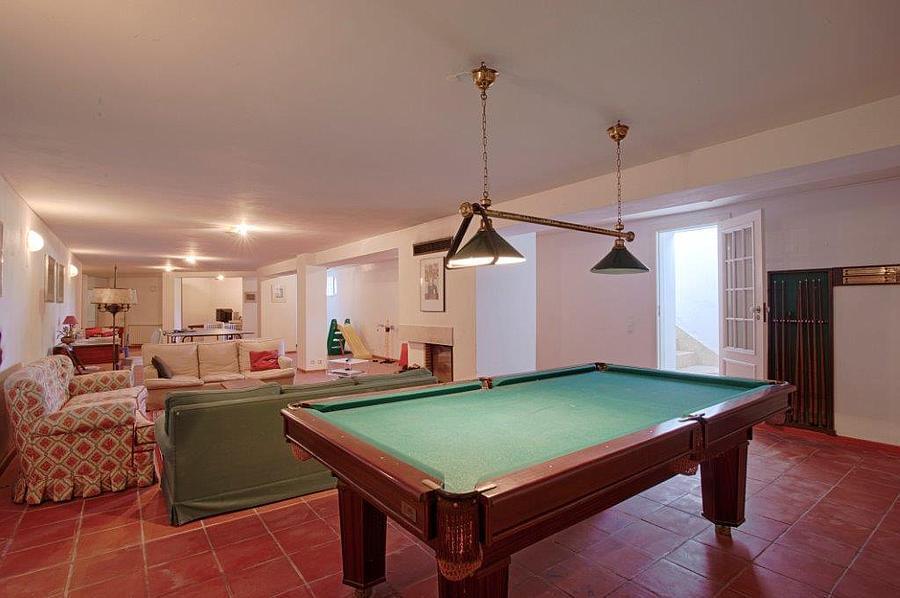 6 bedroom villa with a swimming pool