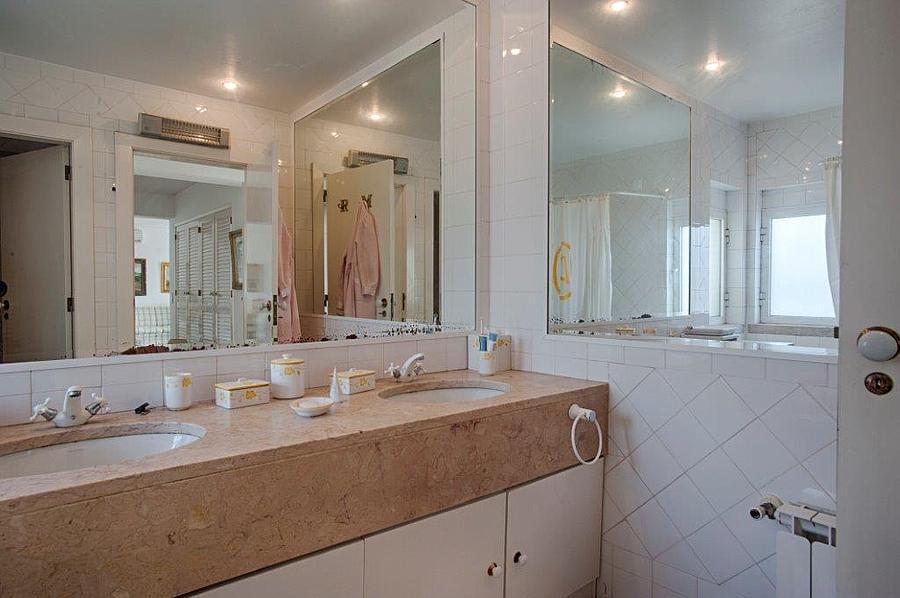 6 bedroom villa with a swimming pool