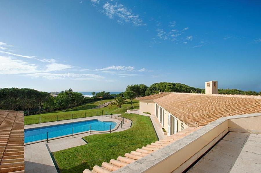 6 bedroom villa with a swimming pool