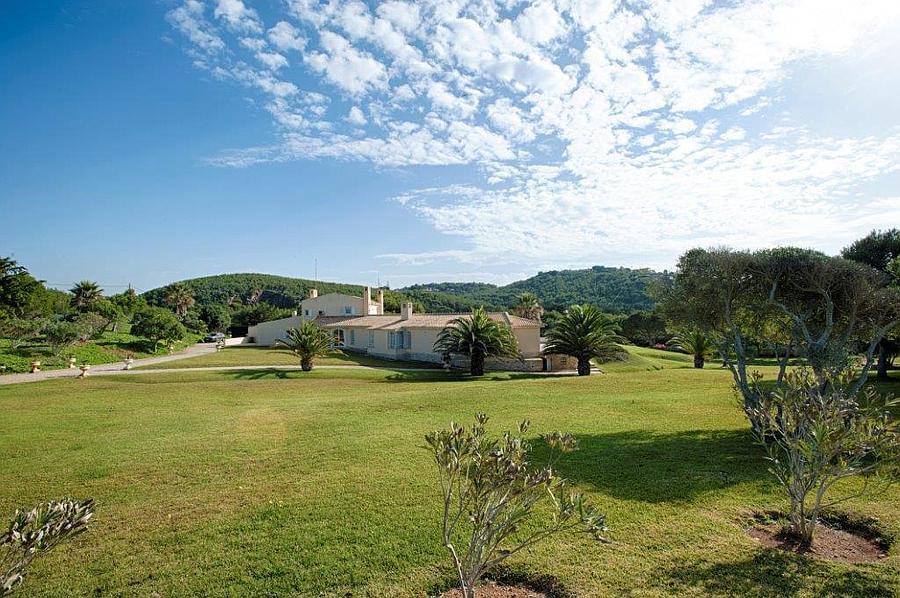 6 bedroom villa with a swimming pool