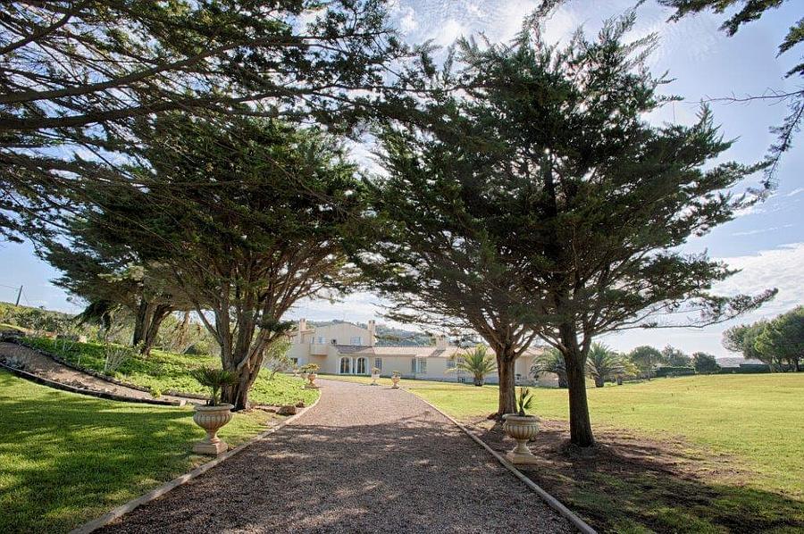 6 bedroom villa with a swimming pool