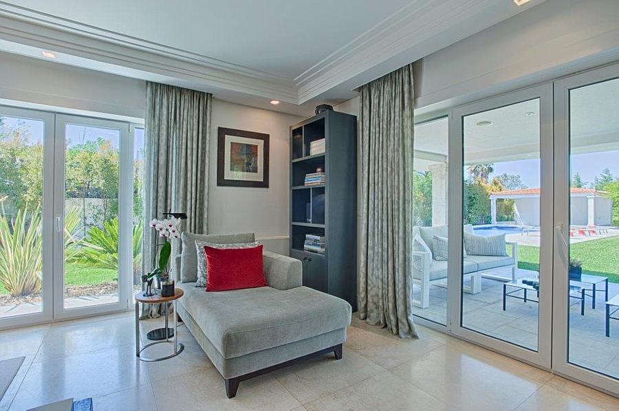 4 bedroom villa with a swimming pool