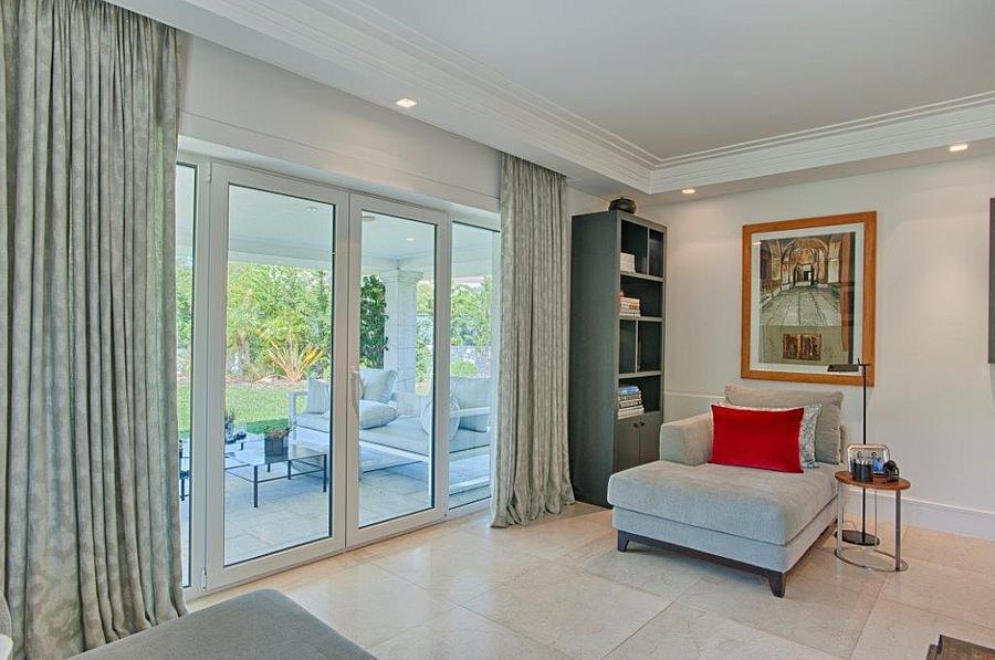 4 bedroom villa with a swimming pool