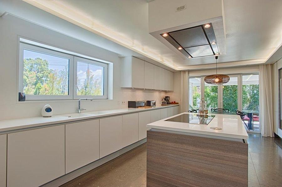 4 bedroom villa with a swimming pool