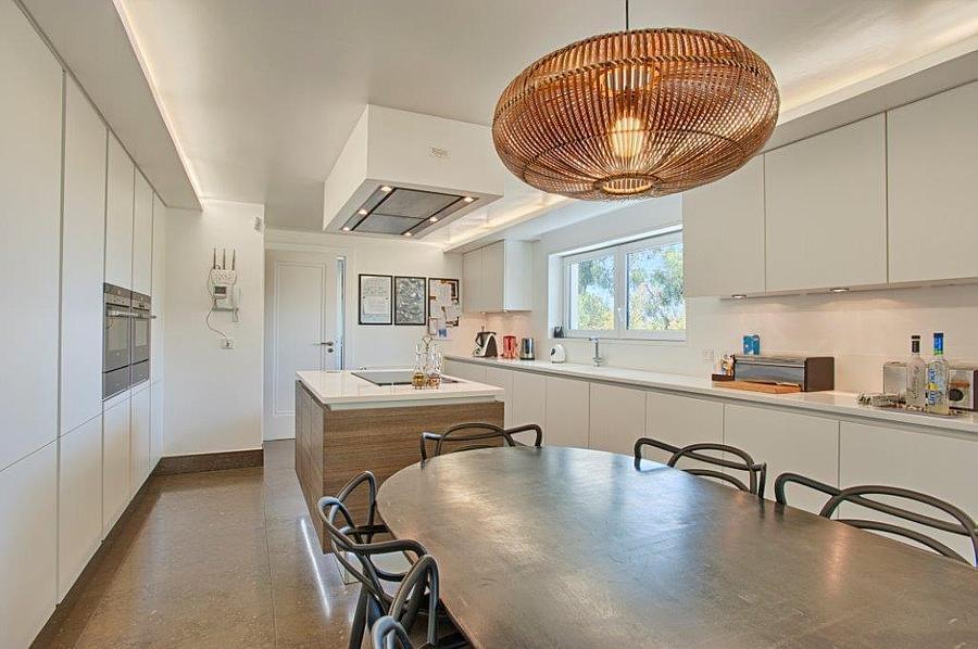 4 bedroom villa with a swimming pool