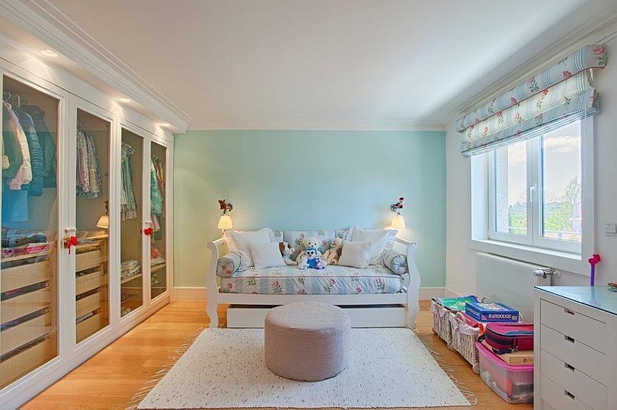 4 bedroom villa with a swimming pool