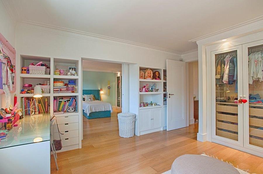 4 bedroom villa with a swimming pool