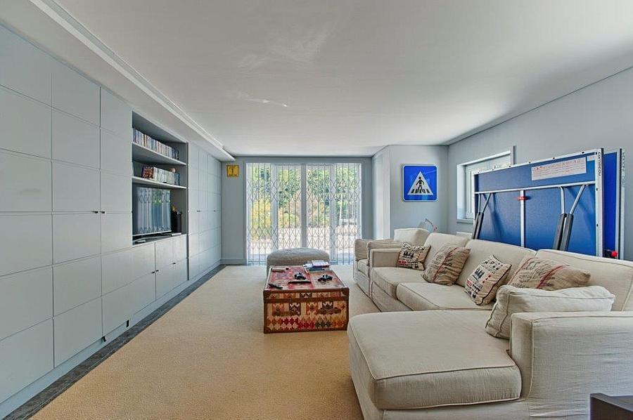 4 bedroom villa with a swimming pool