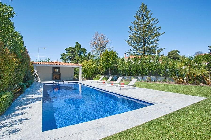 4 bedroom villa with a swimming pool