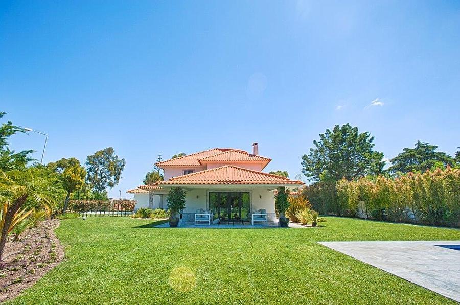 4 bedroom villa with a swimming pool