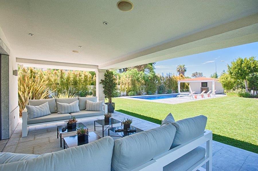 4 bedroom villa with a swimming pool