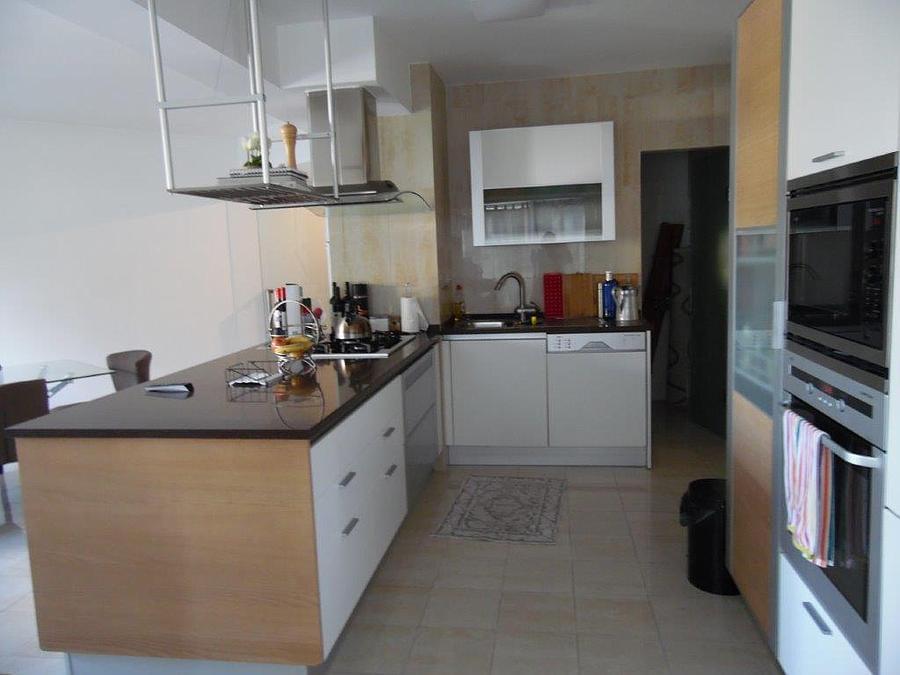 2 bedroom apartment with parking