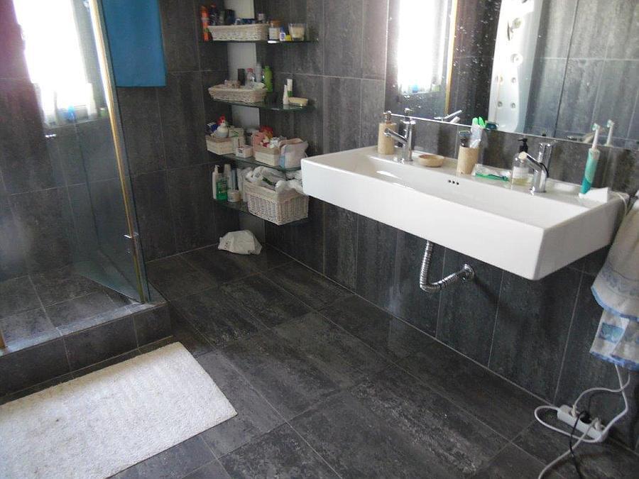 2 bedroom apartment with parking