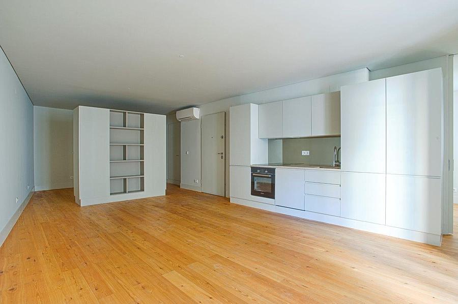 Studio Apartment in Bica dos Olhos, São Paulo, Lisboa
