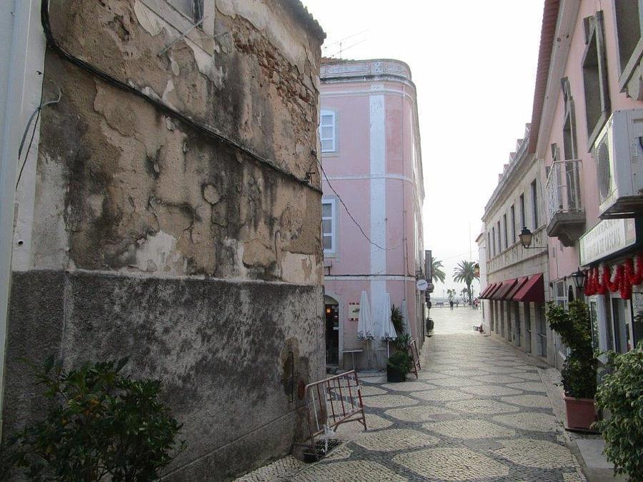 Project approved store + T2 in the historic center of Cascais