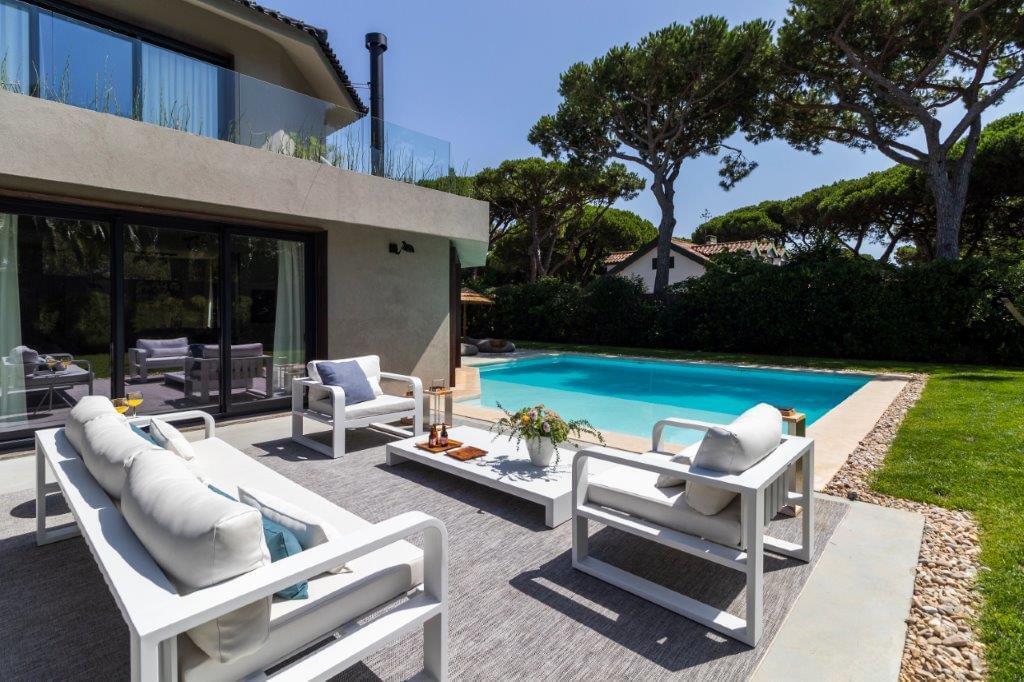 5 bedroom villa with a swimming pool