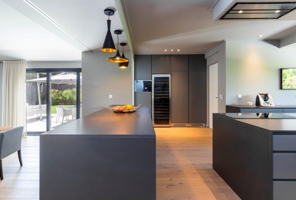 5 bedroom villa with a swimming pool