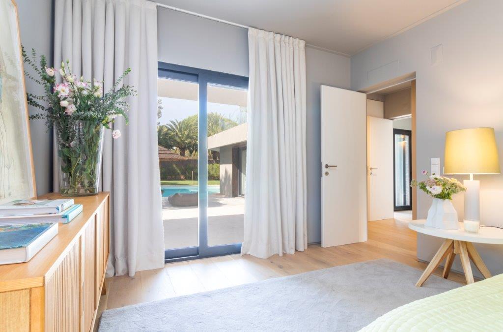 5 bedroom villa with a swimming pool