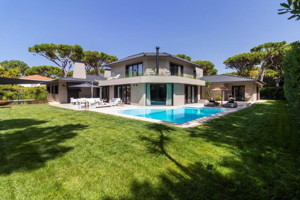 5 bedroom villa with a swimming pool