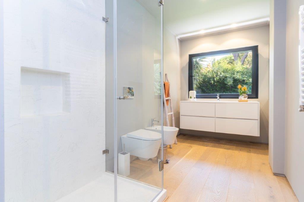 5 bedroom villa with a swimming pool