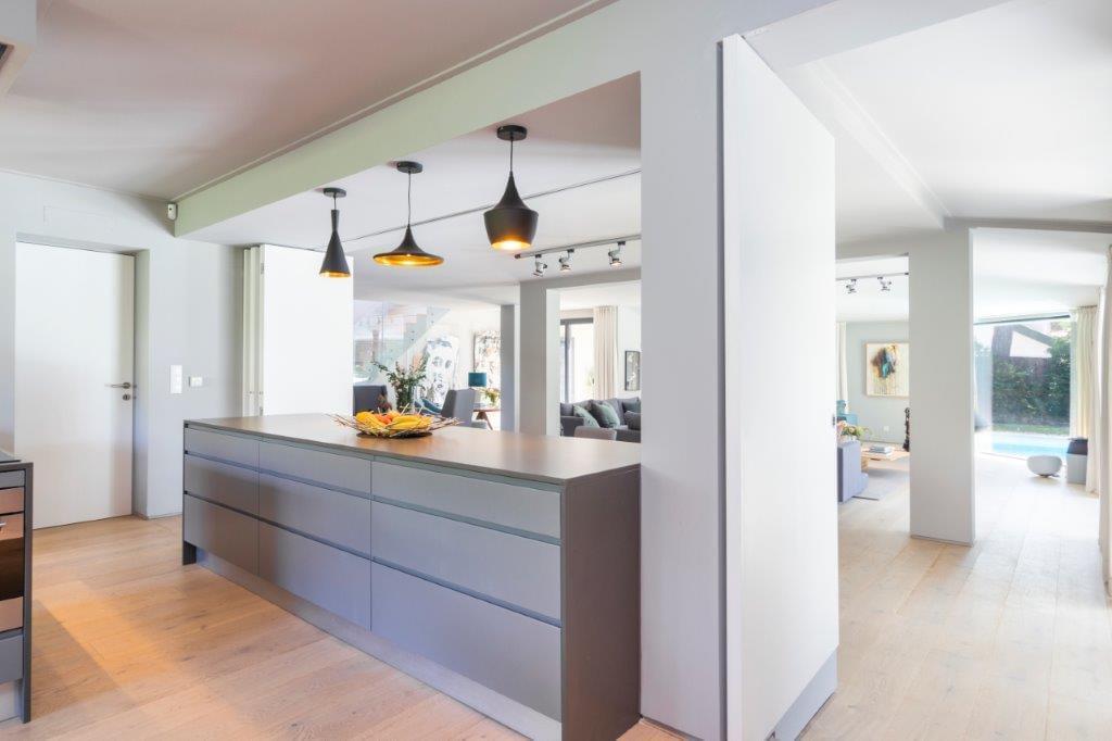 5 bedroom villa with a swimming pool