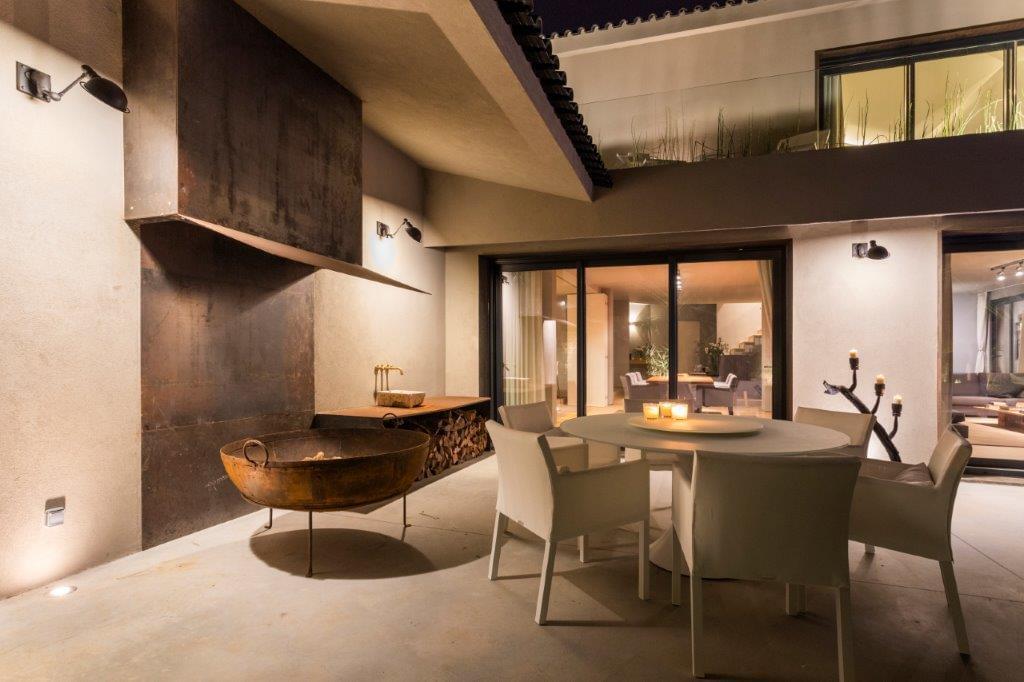 5 bedroom villa with a swimming pool