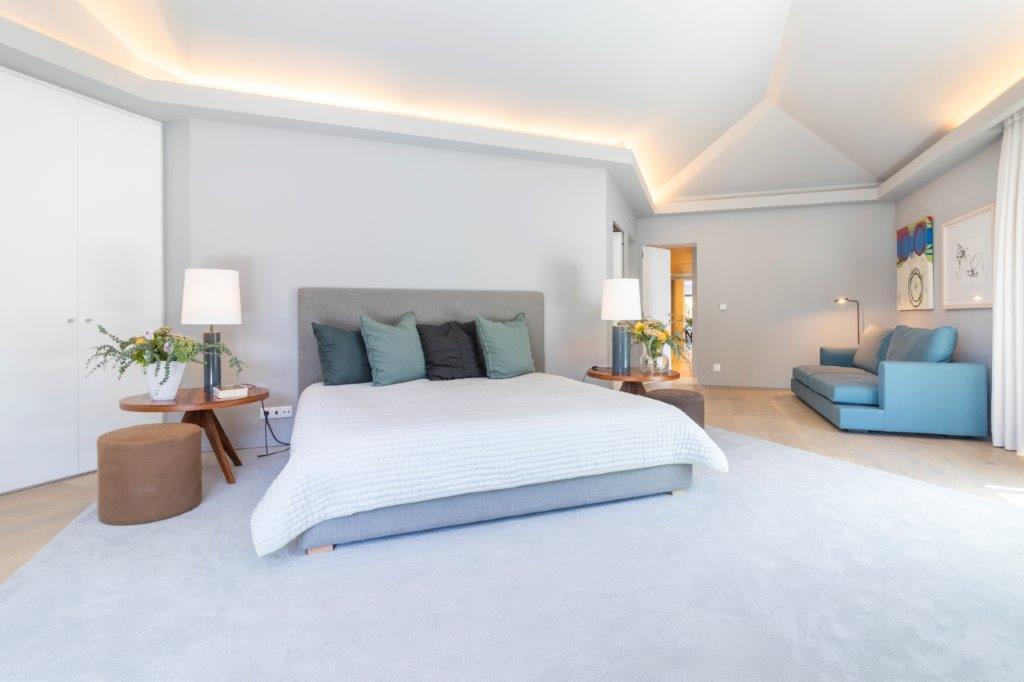 5 bedroom villa with a swimming pool