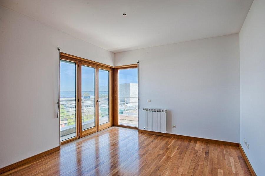4 bedroom apartment with parking