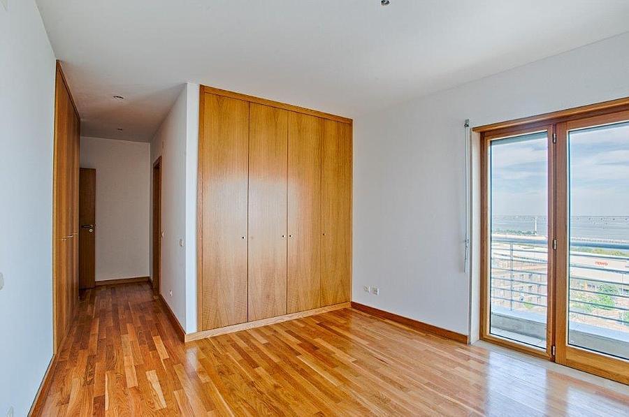 4 bedroom apartment with parking