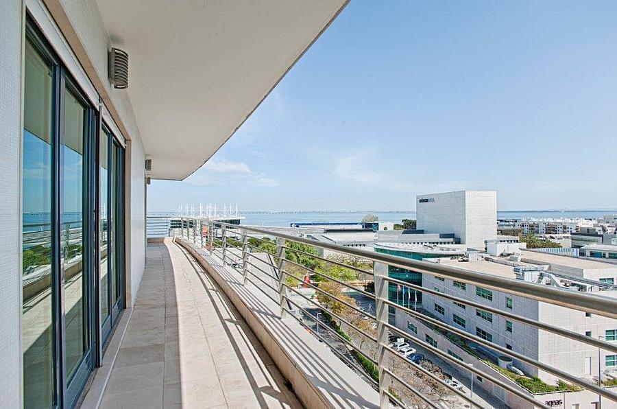 4 bedroom apartment with parking