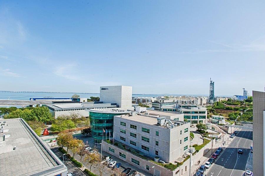4 bedroom apartment with parking