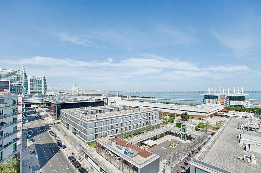 4 bedroom apartment with parking