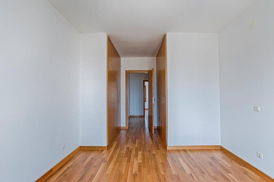 4 bedroom apartment with parking