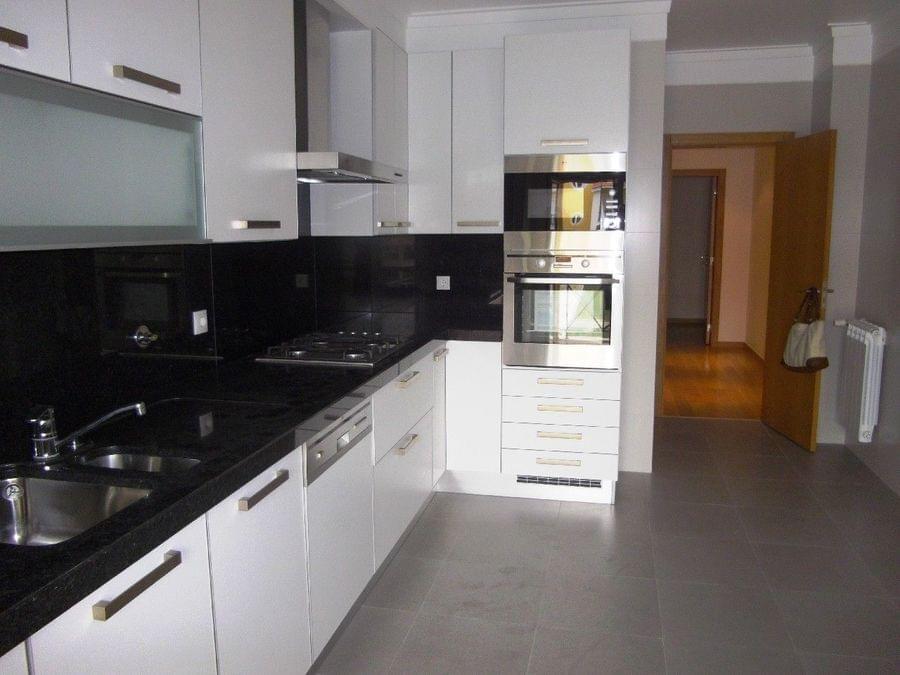 Appartement T4 avec piscine dans un condominium fermé