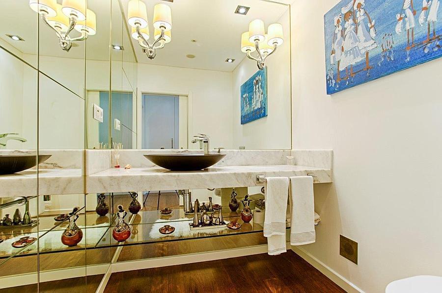 4 bedroom villa with a swimming pool in gated community