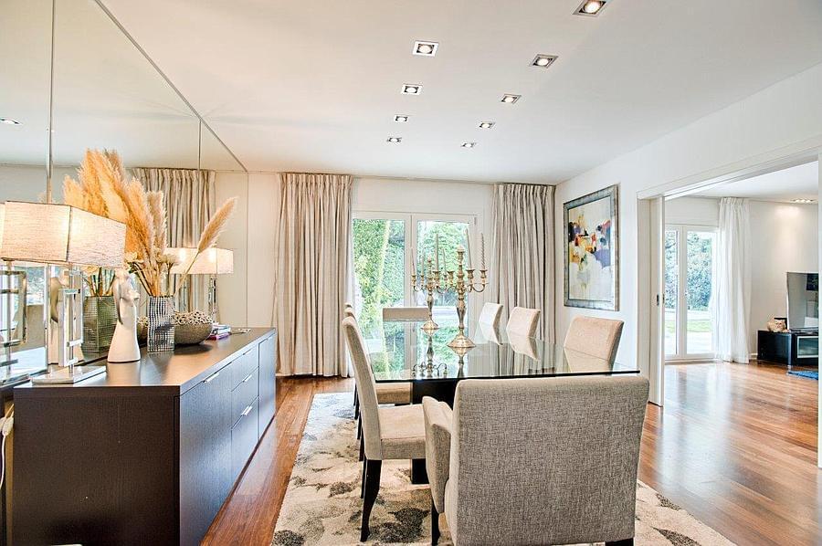 4 bedroom villa with a swimming pool in gated community