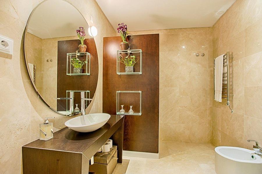 4 bedroom villa with a swimming pool in gated community