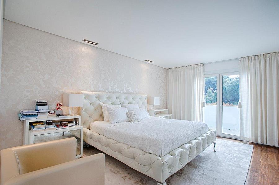 4 bedroom villa with a swimming pool in gated community