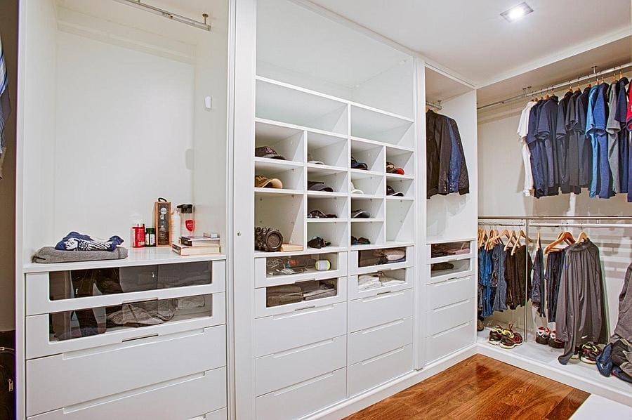 4 bedroom villa with a swimming pool in gated community