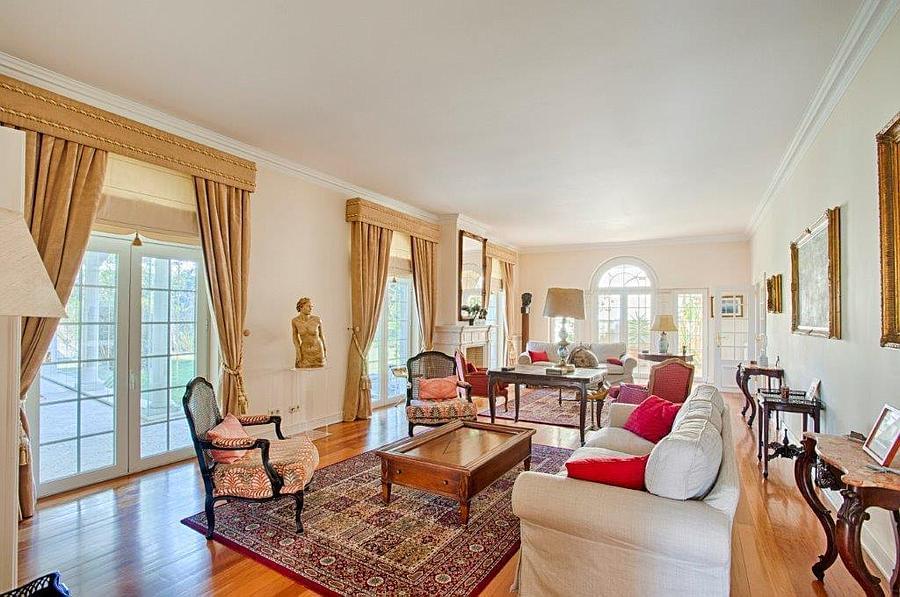 5 bedroom villa with a swimming pool